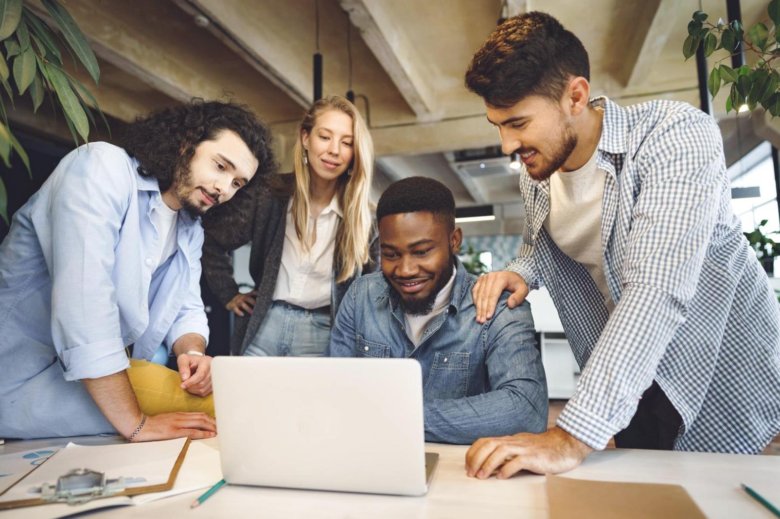 Session de travail collaboratif entre experts iqexaralova et dirigeants d'entreprise